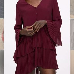 Contrasting Pleated Blouse in burgundy